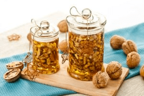 Honig und Nüsse für die Potenz